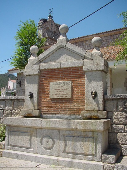Fuente de piedra en Hoyo de Manzanares
