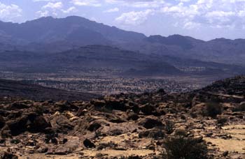 Paisaje en la ruta de acceso a Shahara, Yemen
