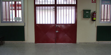 Puerta de colegio