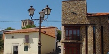 Ayuntamiento y plaza en Braojos