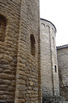 Ventanas clausuradas. Iglesia de Roda de Isábena, Huesca