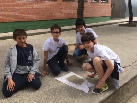 2017_04_21_JORNADAS EN TORNO AL LIBRO_TALLER PAPEL RECICLADO_5º Y 6º 11