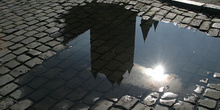 Reflejos en el pavimento de Gante, Bélgica