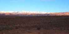 Desierto de piedra y montañas nevadas, Marruecos