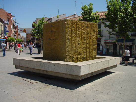 Plaza y monumento en Getafe