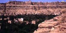 Vista del valle de Wadi Dhahr, Yemen