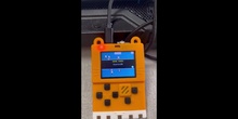 Utiliza la consola Meowbit de KIttenbot para jugar con tus programas MakeCode Arcade