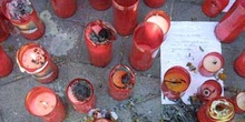 Cirios depositados en la estación de Atocha en recuerdo de las v