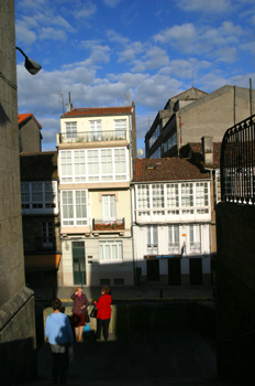 Bajada a la calle Virxe da Cerca, Santiago de Compostela, La Cor