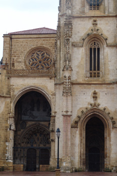 Detalle fachada, Catedral de Oviedo