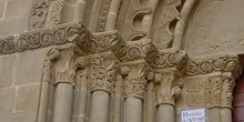 Capiteles con motivos vegetales. San Miguel de Foces, Huesca