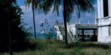 Vista de casa y embarcadero, Cuba