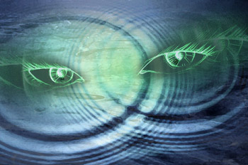Ojos verdes en la fuente de los álamos