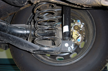 Eje trasero. Suspensión con muelle y amortiguador paralelos