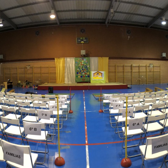 Polideportivo. Preparado para evento Navidad-Fiesta fin de curso.