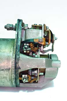 Motor de arranque inducido deslizante.  Detalle carcasa de mando