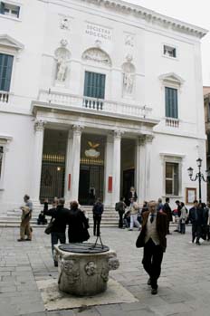 Fachada Teatro Fenice, Venecia