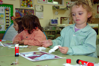 Realizando manualidades