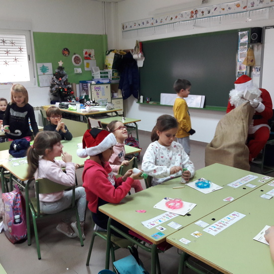 Santa Claus comes to School 11