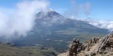 Vista del volcán Popocatepetl (5600m) desde los pies del Iztacci