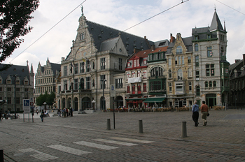 Vista general de la plaza Sint Baafsplein, Gante, Bélgica