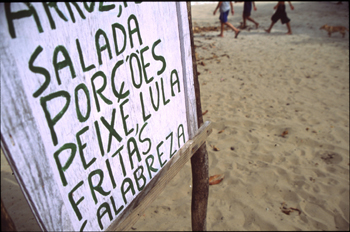 Cartel del menú de un restaurante en Paraty, Rio de Janeiro, Bra