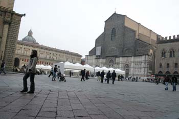 Catedral San Pietro, Bolonia (vista lateral)