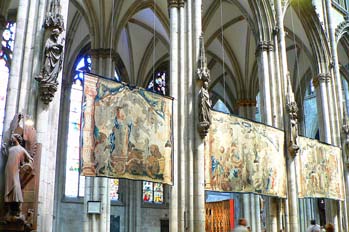 Tapices e interior de la catedral de Colonia, Alemania