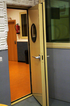 Puerta acústica