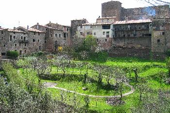 Pueblo medieval de Santa Pau, Garrotxa, Gerona