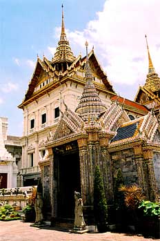 Vista lateral del Palacio Real de Bangkok, Tailandia