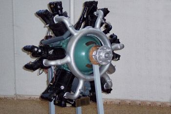 Motor doble estrella de tres pistones