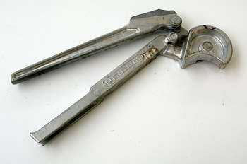 Tenaza curvatubos de aluminio