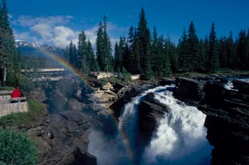 Salto de agua en las Montañas Rocosas