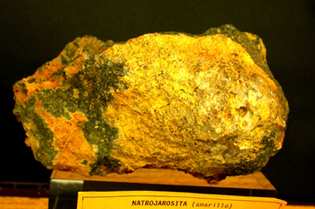 Natrojarosita (amarillo)