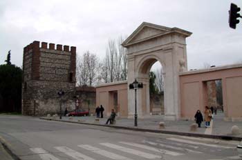 Puerta de Madrid, Alcalá de Henares, Comunidad de Madrid