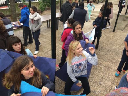 2017_01_MONTANDO EL MERCADILLO SOLIDARIO 4