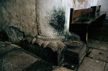 Basa decorda de la iglesia de San Miguel de Lillo, Oviedo, Princ