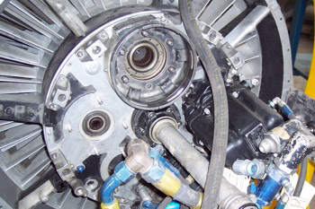 Encastre en el cárter de los accesorios de motor de arranque y g