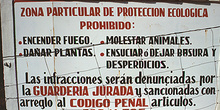 Letrero indicador de una zona de protección ecológica