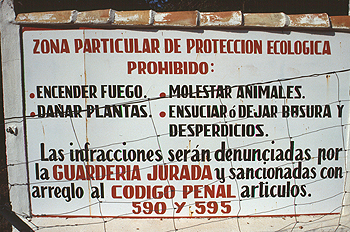 Letrero indicador de una zona de protección ecológica