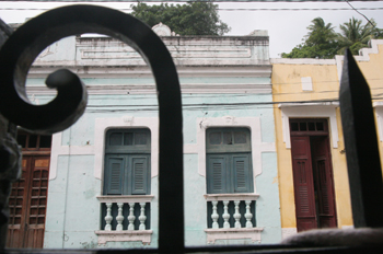 Calle de Olinda, vista desde un portal, Pernambuco, Brasil