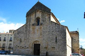 Iglesia de San Pedro de Besalú, Garrotxa, Gerona