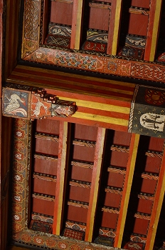 Detalle de pintura en alfarje. Can con cabeza humana, Huesca