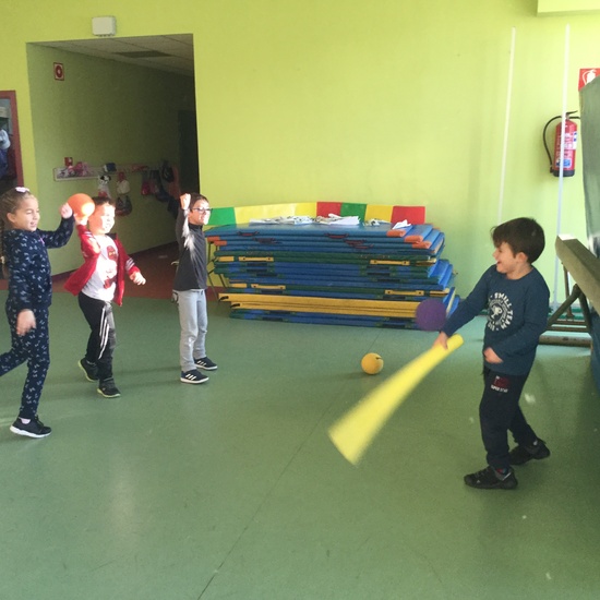 Jugando con aviones y pelotas 2