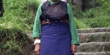 Retrato de mujer en una escalera, Darjeeling, India