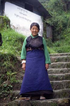 Retrato de mujer en una escalera, Darjeeling, India