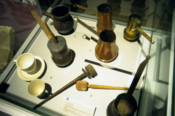Utensilios domésticos: Diferentes chocolateras, Museo del Pueblo