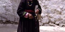 Mujer con la vestimenta tradicional, Ladakh, India
