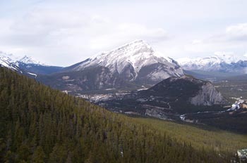 Montaña Túnel (1692m) y Montaña Cascade (2998m)